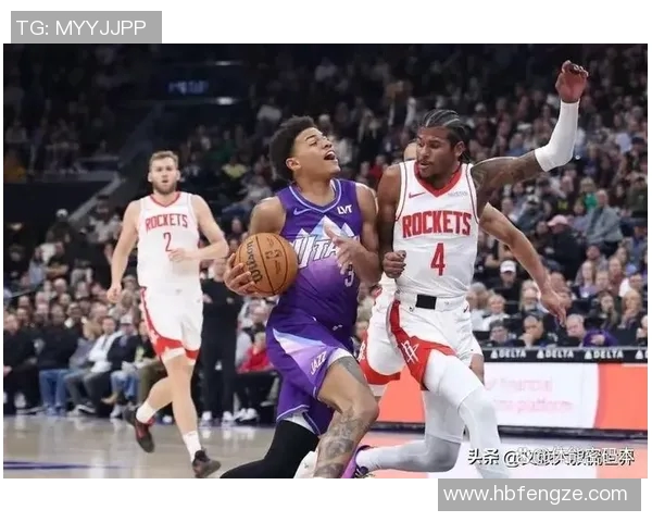 火箭与爵士季后赛首战激烈对决双方争夺晋级机会的精彩瞬间